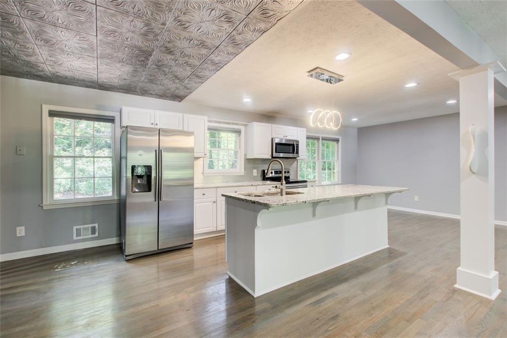 2332 CHEVY CHASE Lane