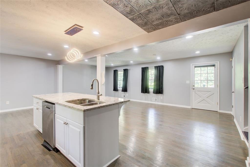 2332 CHEVY CHASE Lane