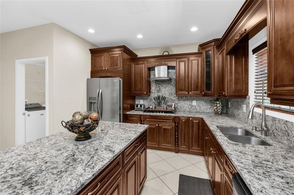 305 MATTHEW Circle
