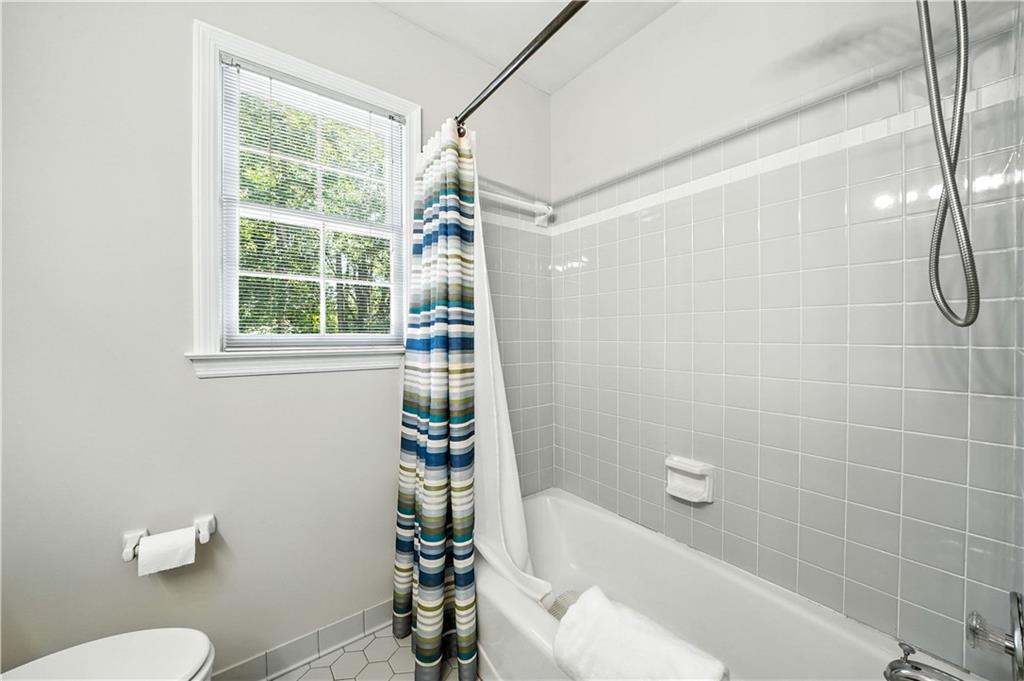 870 FAIRWOOD POINTE NW