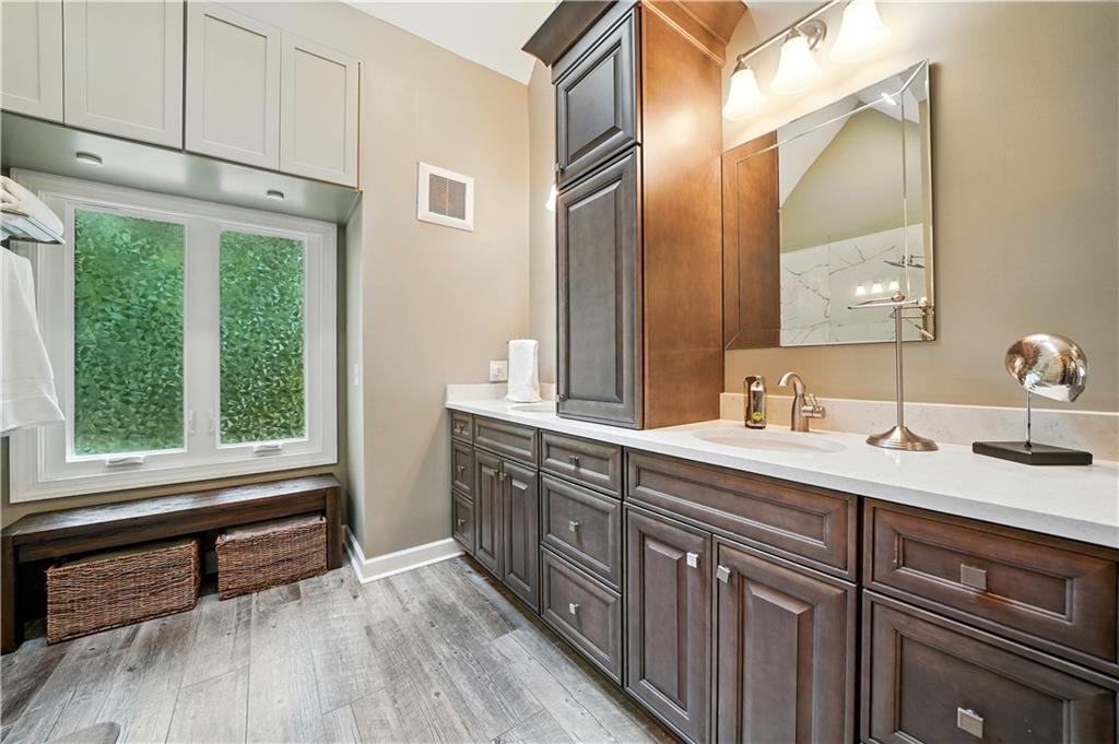 870 FAIRWOOD POINTE NW