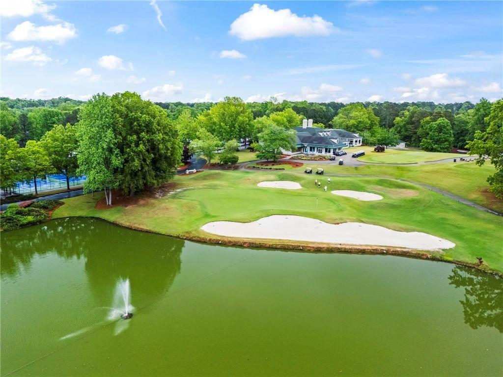 870 FAIRWOOD POINTE NW