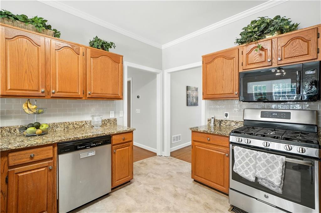 870 FAIRWOOD POINTE NW