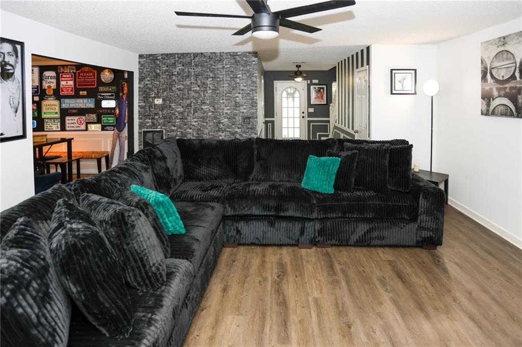 5854 EL SEGUNDO Way