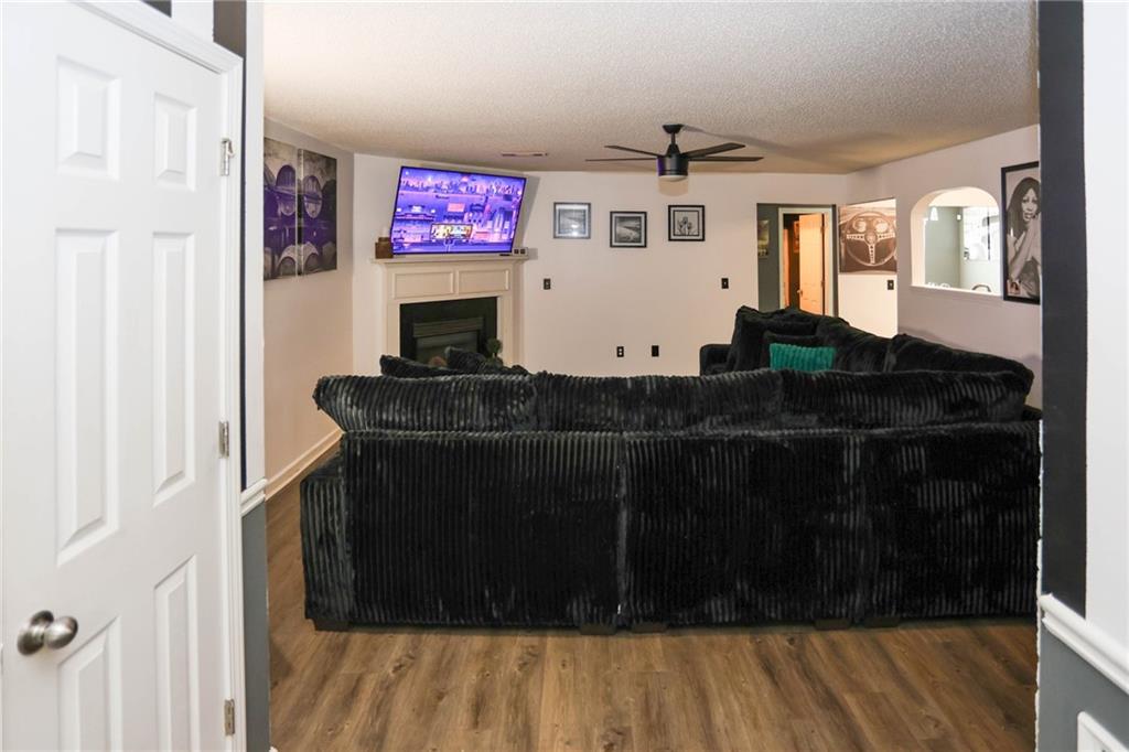 5854 EL SEGUNDO Way