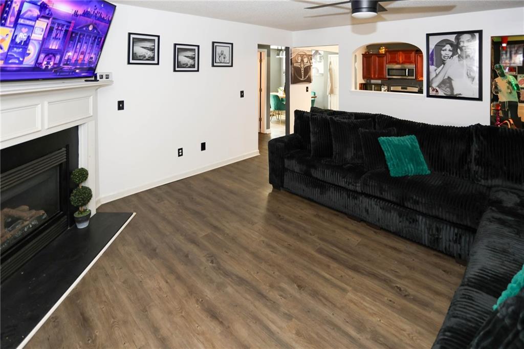 5854 EL SEGUNDO Way