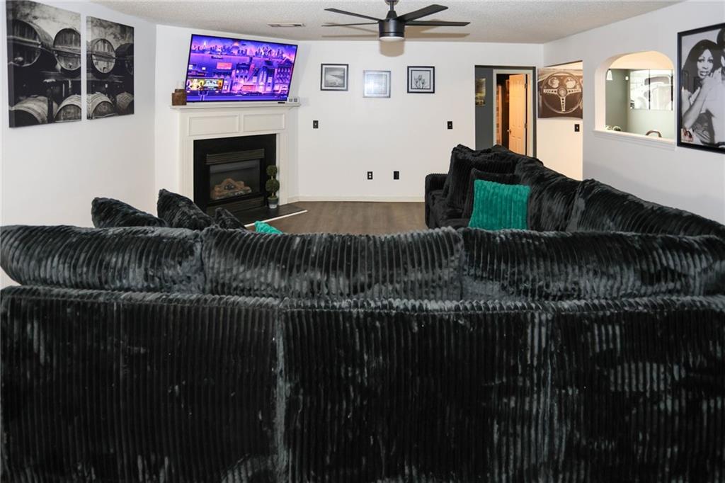 5854 EL SEGUNDO Way
