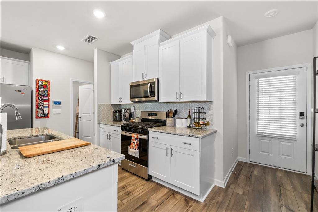 1729 HYSSOP Boulevard