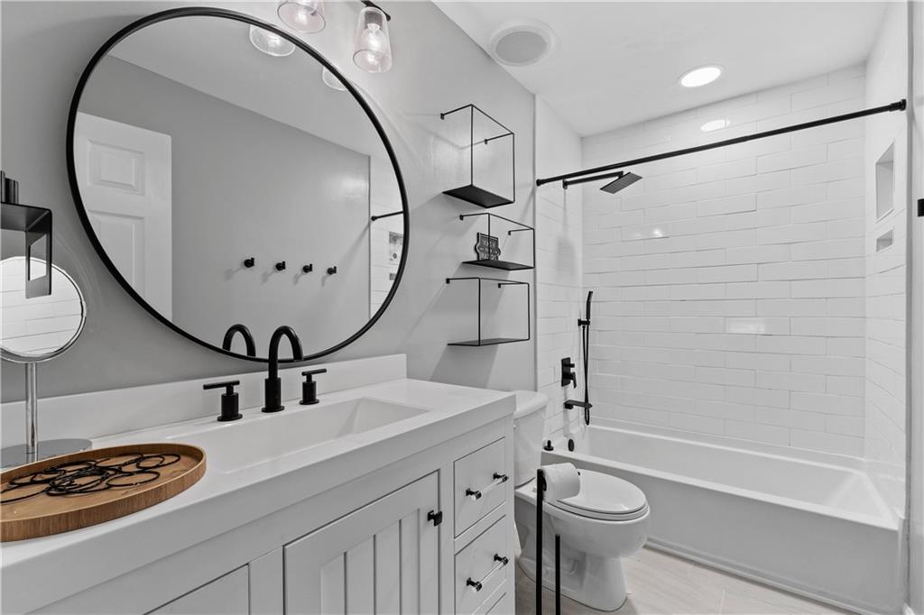 4419 Silver Ridge Way