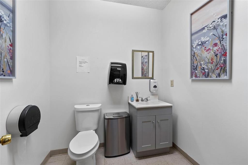 2950 STONE HOGAN CONN SW Bldg 4