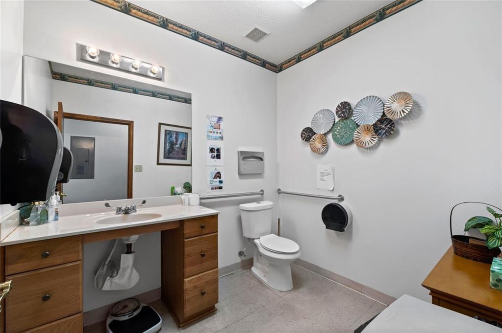 2950 STONE HOGAN CONN SW Bldg 4