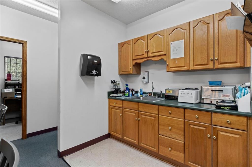 2950 STONE HOGAN CONN SW Bldg 4