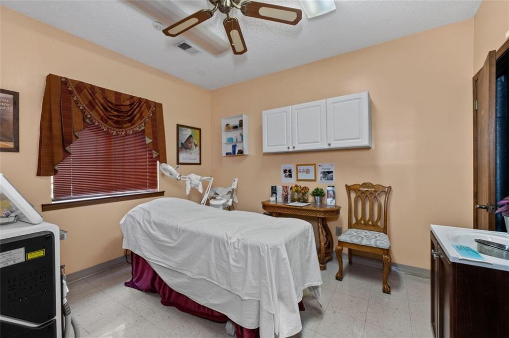 2950 STONE HOGAN CONN SW Bldg 4