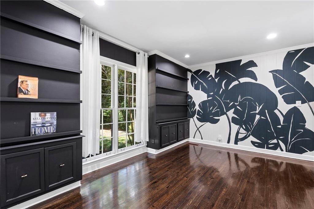 1190 W Wesley Road NW