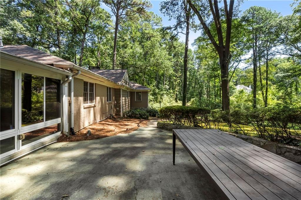 1190 W Wesley Road NW