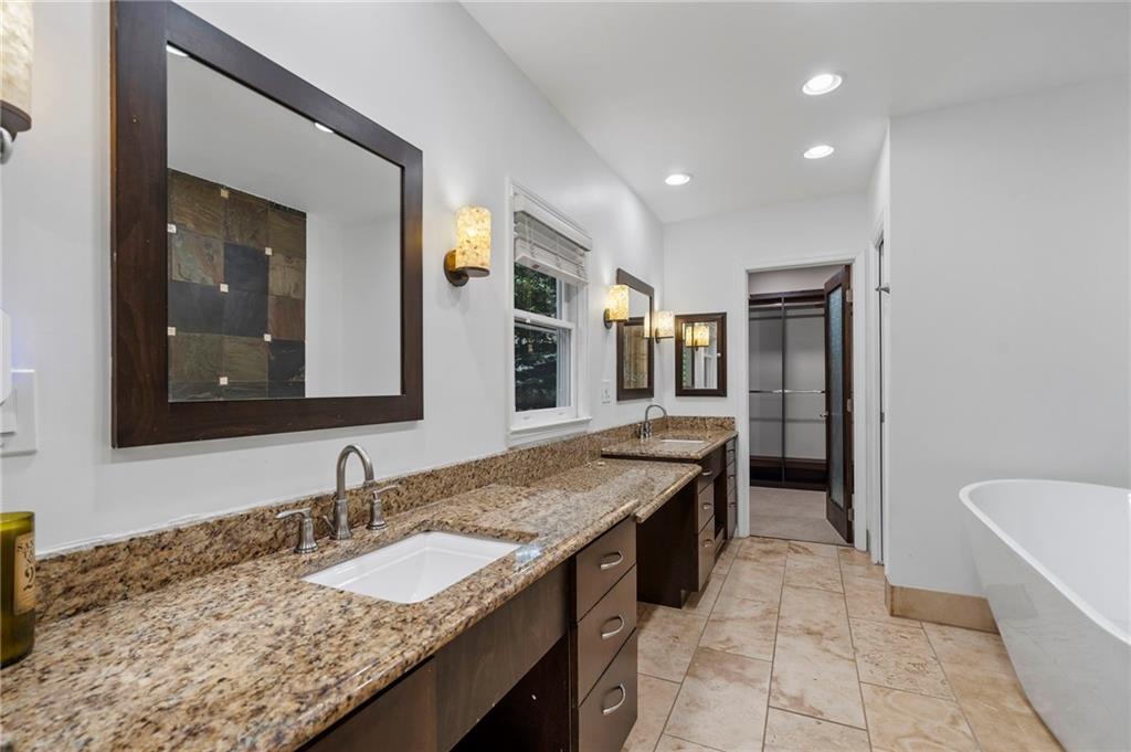 1190 W Wesley Road NW