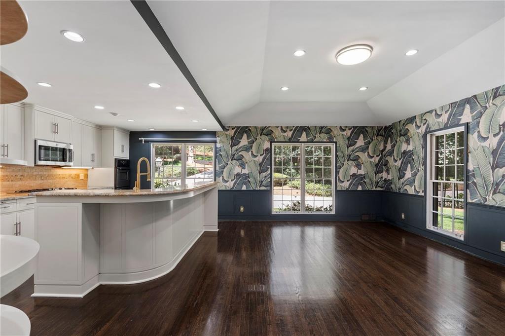 1190 W Wesley Road NW