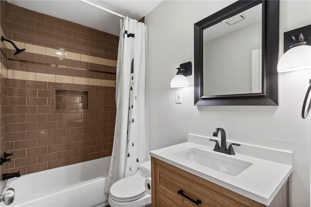 1190 W Wesley Road NW