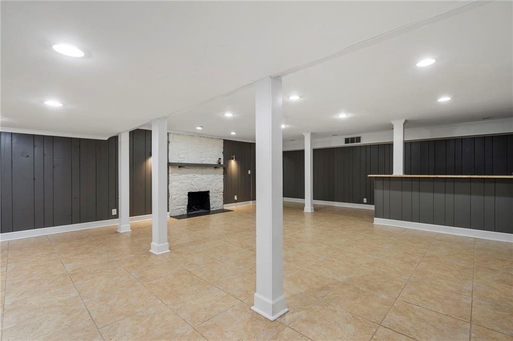 1190 W Wesley Road NW