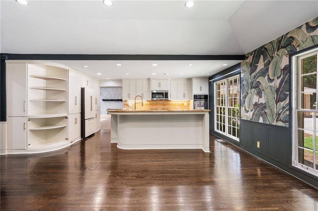 1190 W Wesley Road NW