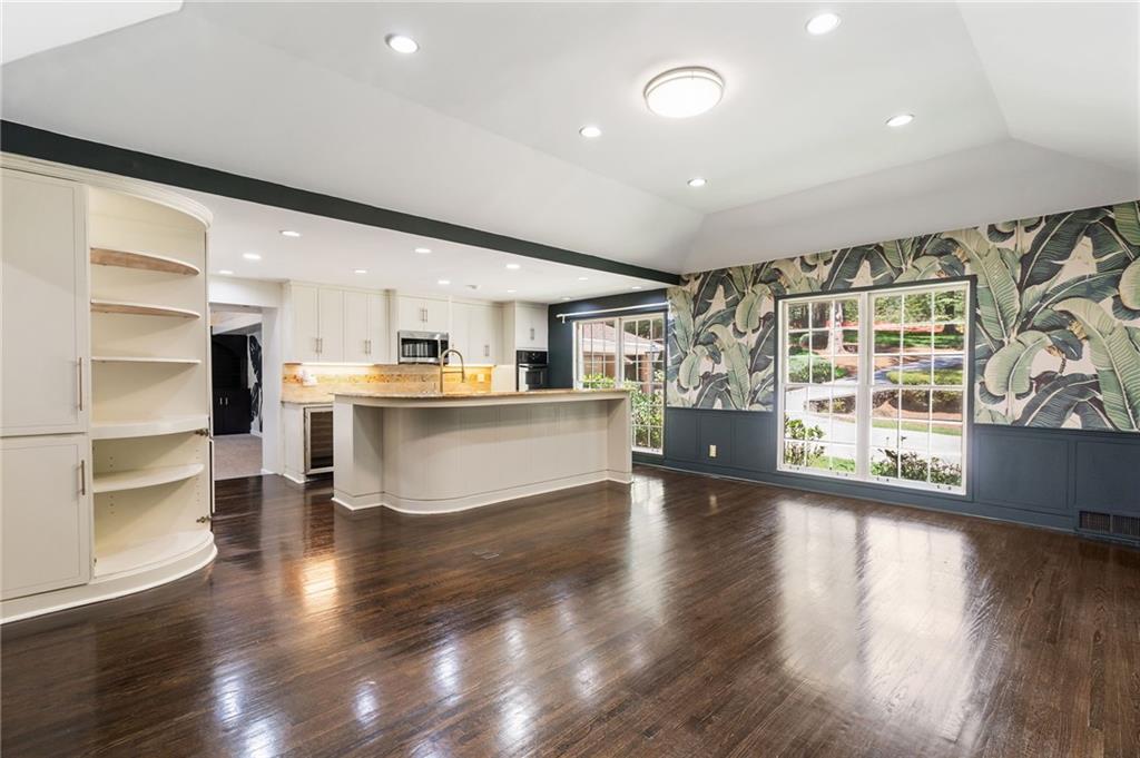 1190 W Wesley Road NW