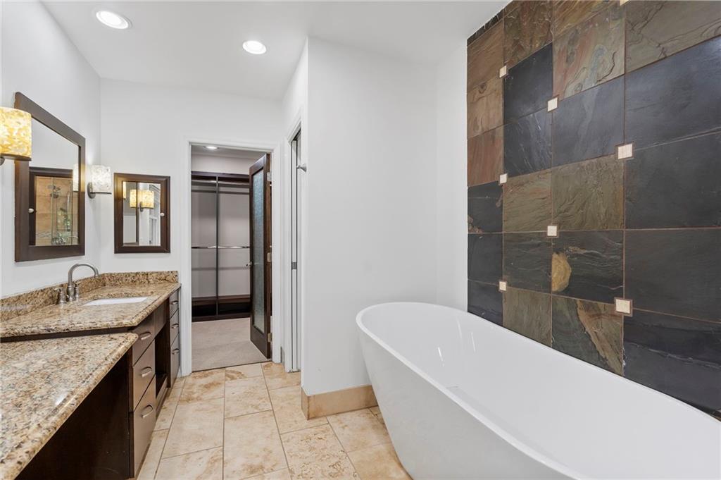 1190 W Wesley Road NW