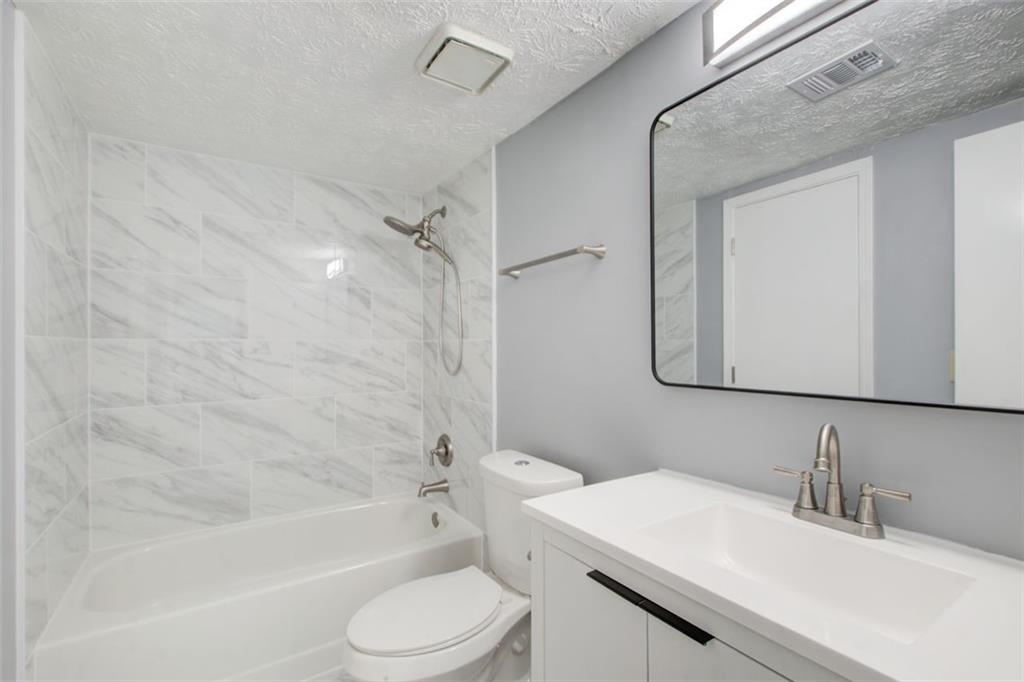 650 STRATFORD GREEN Way