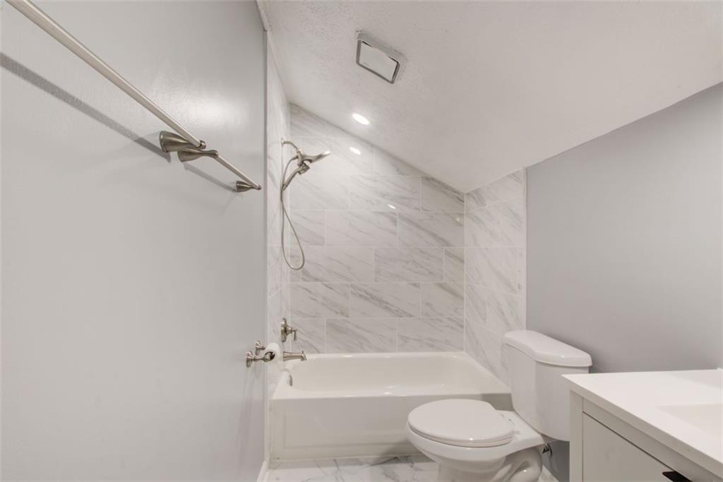 650 STRATFORD GREEN Way