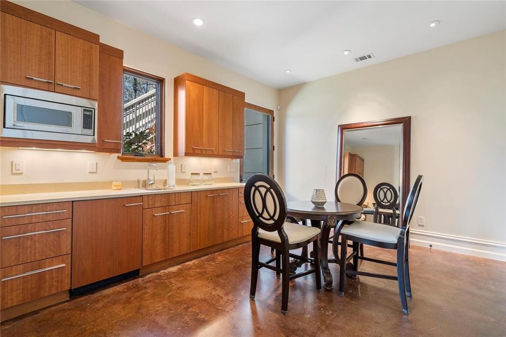 1500 West Wesley Road NW