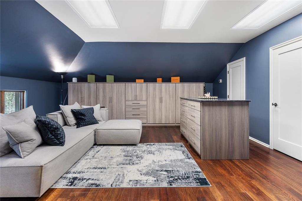 1500 West Wesley Road NW