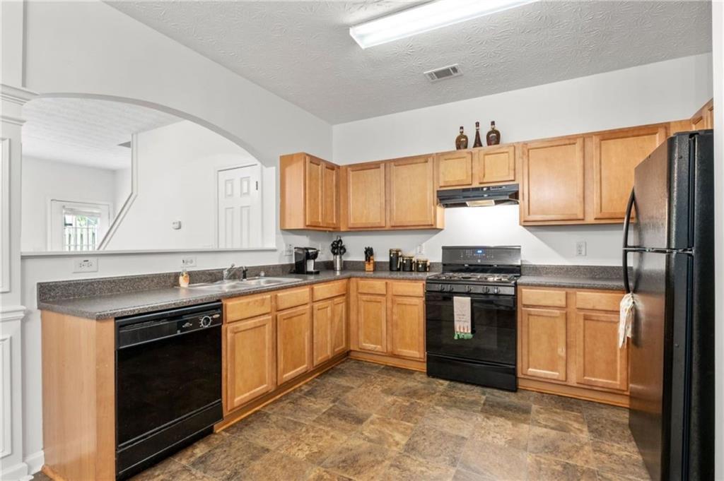 2826 SNAPFINGER Manor