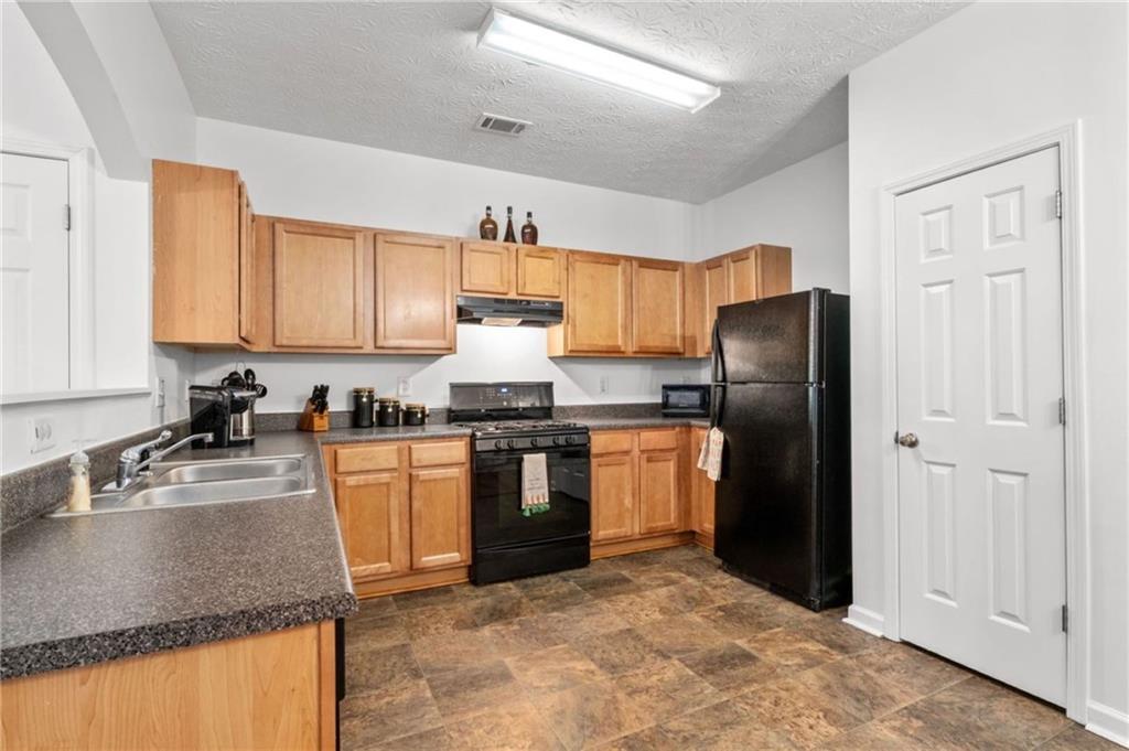 2826 SNAPFINGER Manor