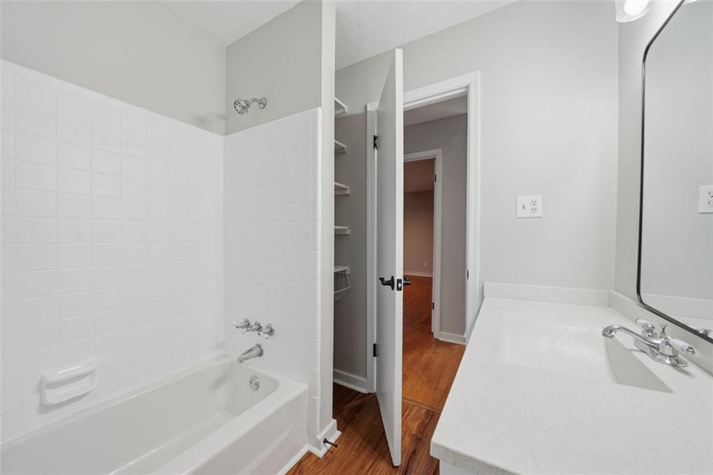 1071 OAKLAND Avenue SE Unit D