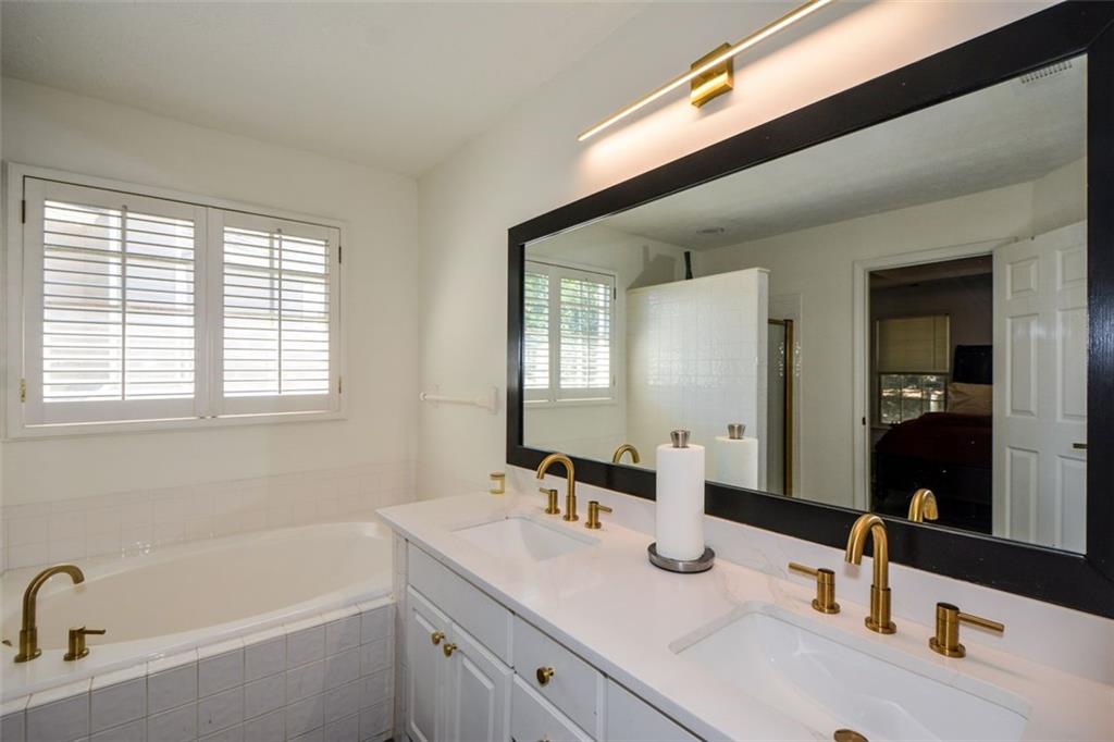 2155 CARLYSLE COVE Drive