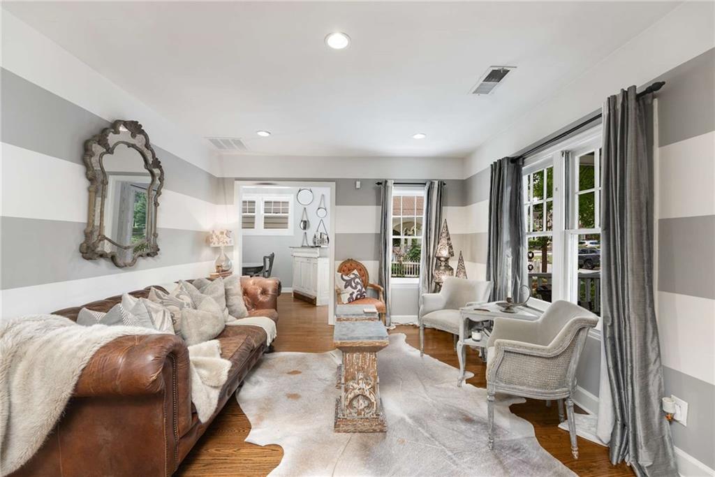 2323 SHENANDOAH Avenue NE