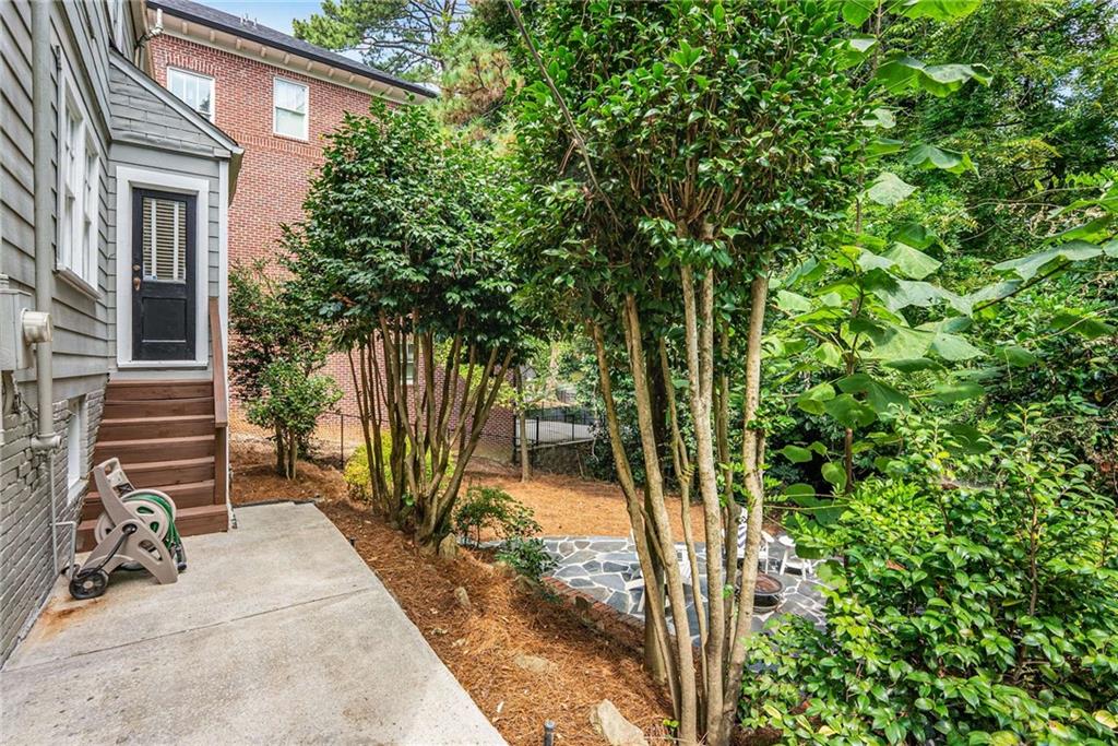 2323 SHENANDOAH Avenue NE