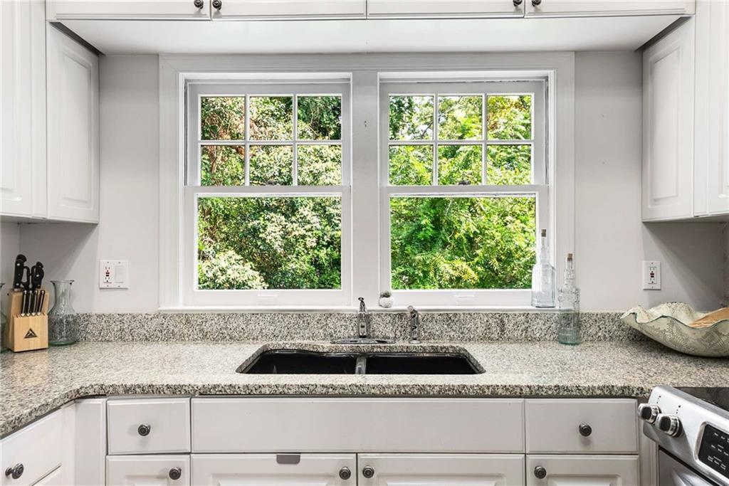 2323 SHENANDOAH Avenue NE