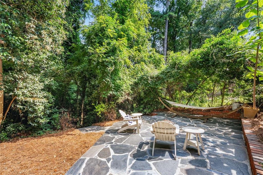 2323 SHENANDOAH Avenue NE