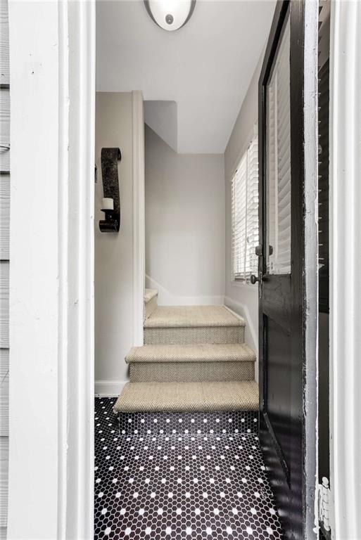 2323 SHENANDOAH Avenue NE