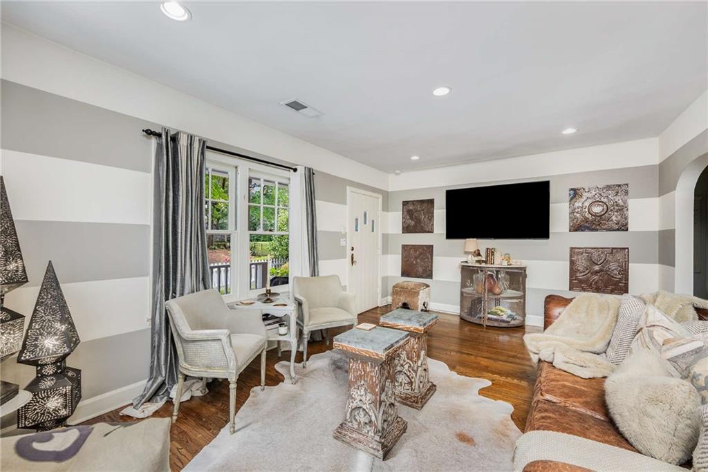 2323 SHENANDOAH Avenue NE