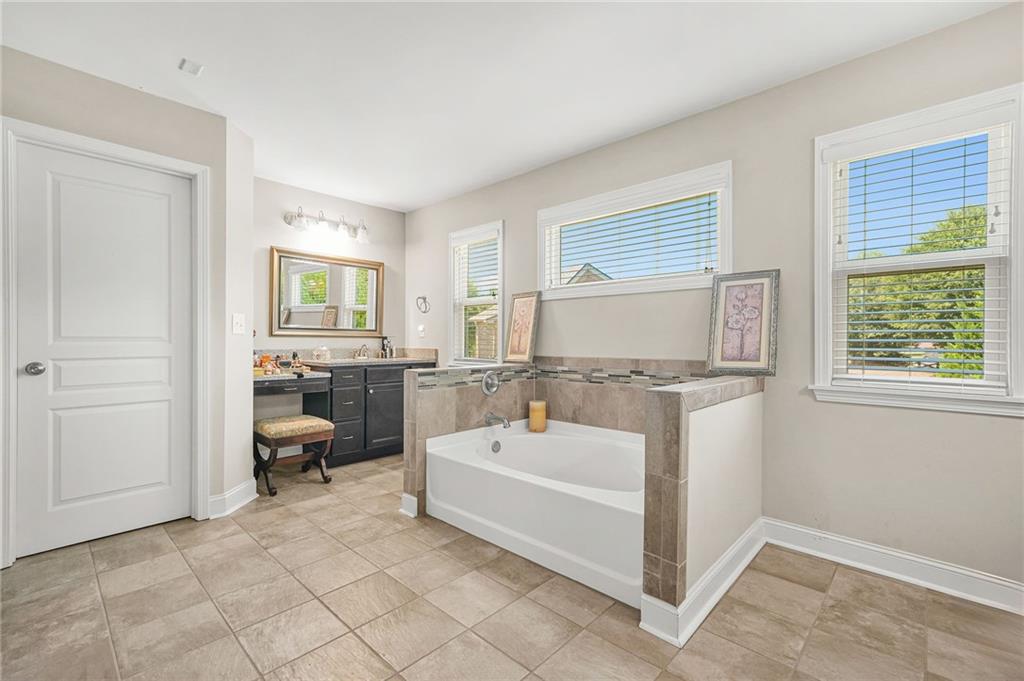 2015 AUGUSTINE Trace