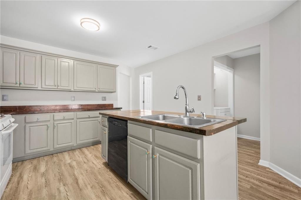 1288 GATES Circle SE