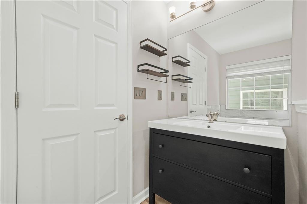 1288 GATES Circle SE