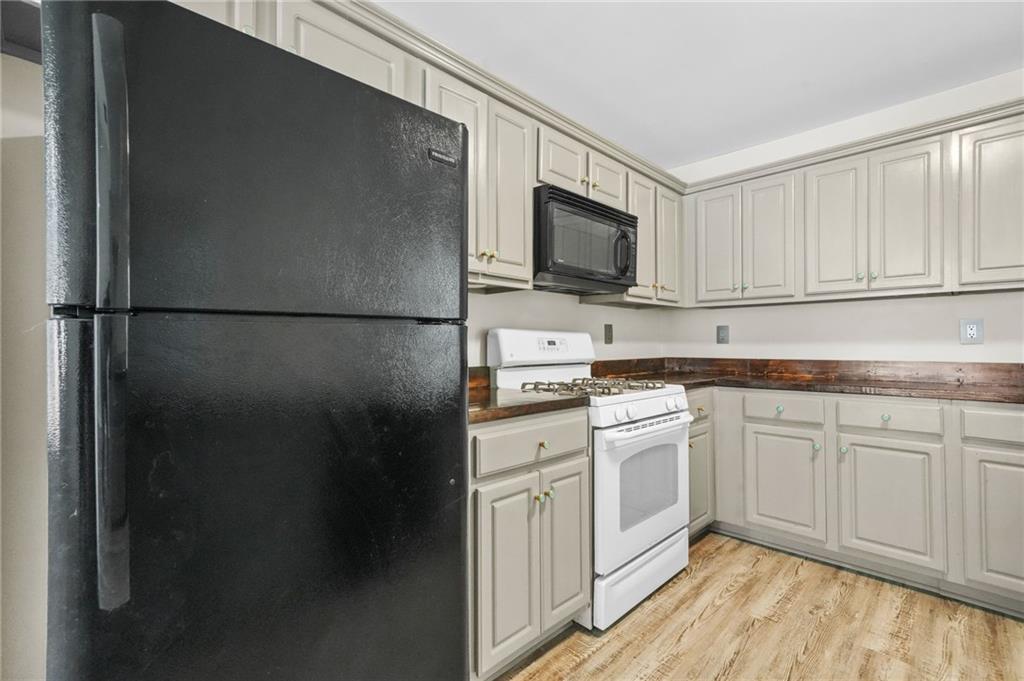 1288 GATES Circle SE