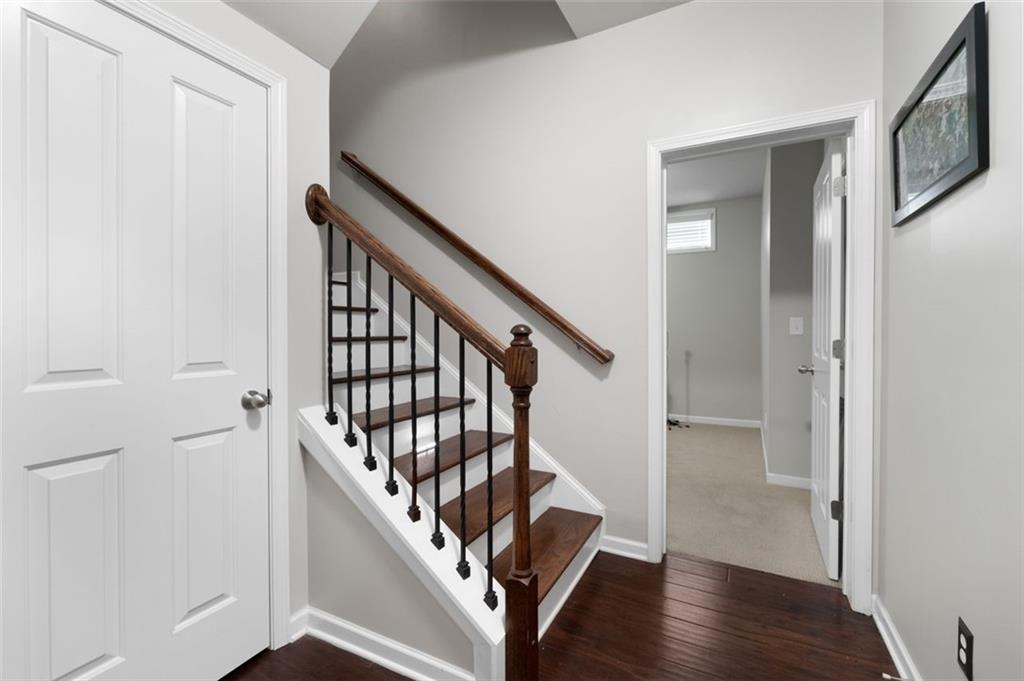 1222 LAVISTA Circle NE