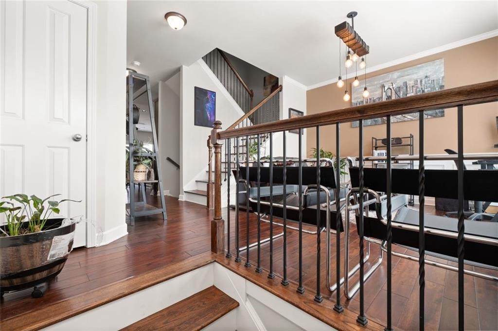 1222 LAVISTA Circle NE