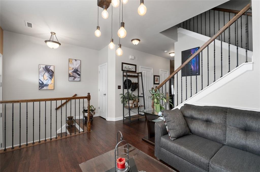 1222 LAVISTA Circle NE