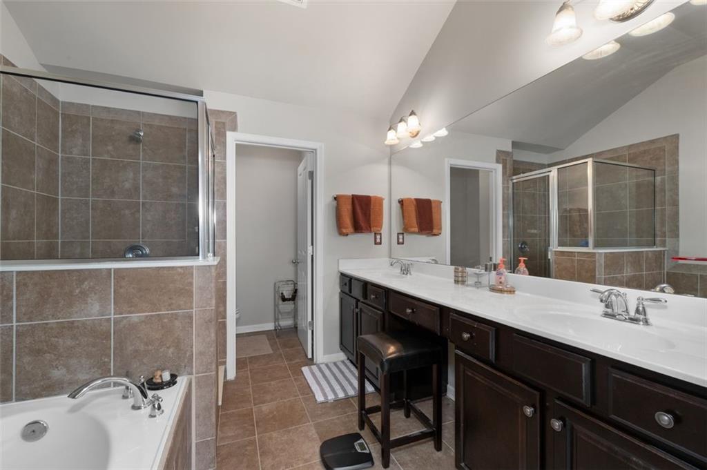 1222 LAVISTA Circle NE