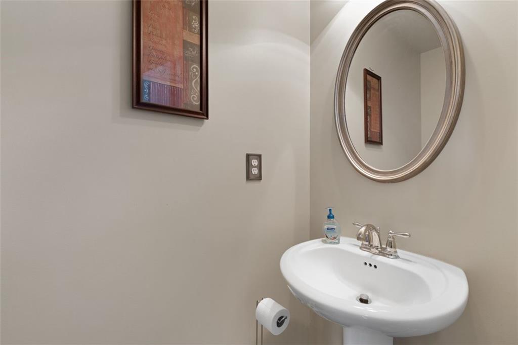 1222 LAVISTA Circle NE