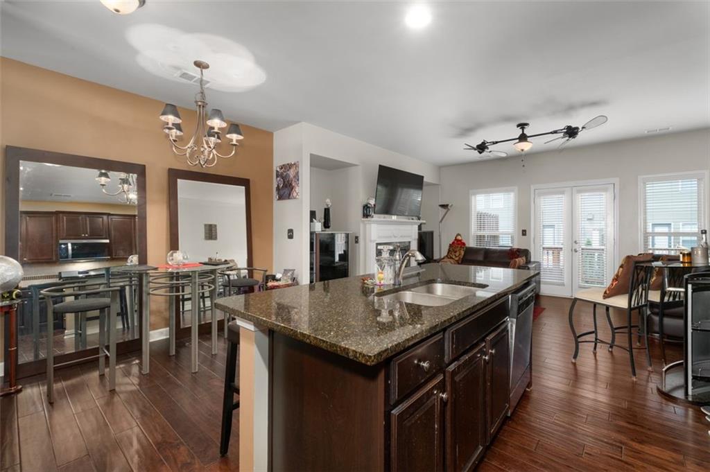 1222 LAVISTA Circle NE